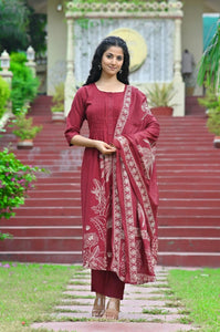 Women Silk Blend Kurta Pant Dupatta Set